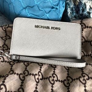 PREOWNED Michael Kors Jet Tech Wristlet 32S4STVW1L